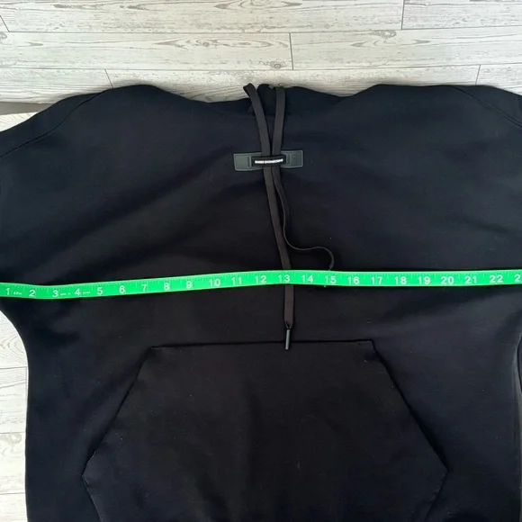 On Cloud Running Hoodie in Black - Picture 13 of 14